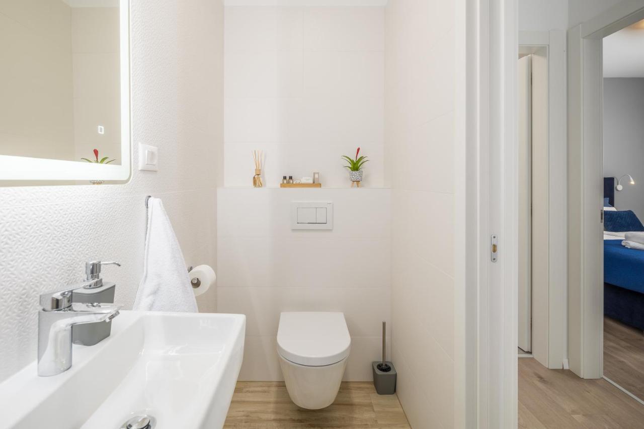 Apartment Nina & Mauro Porec Esterno foto
